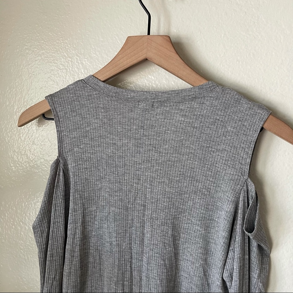 Monrow | Ribbed Cold Shoulder Top - Picture 8 of 8